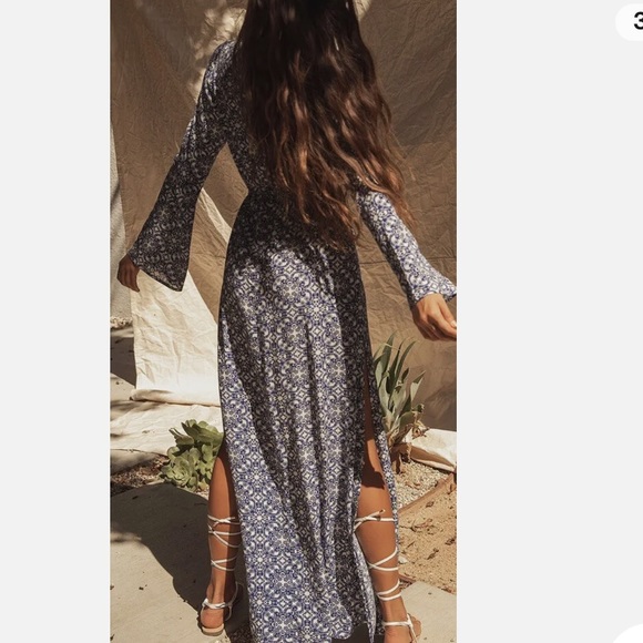 Lulu's Mandala Daydream Blue PrintMaxi Dress- Size S Side Slits Blue/White NWOT - Picture 3 of 7